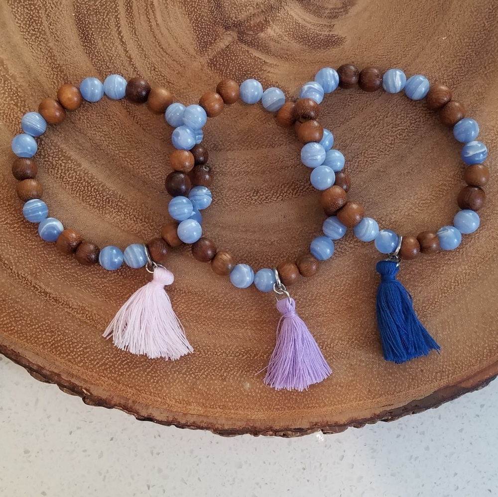87RWD || Beaded bracelet w/ tassel